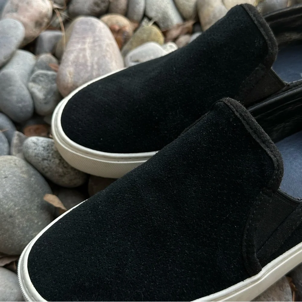 UGG Abbie’s perforated suede slip-on platform sneakers shoes - size 9.5